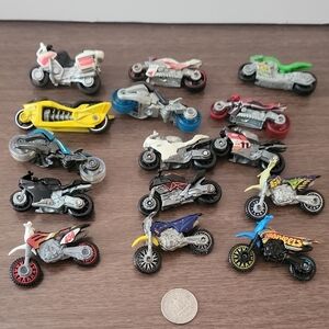 Miniature Motorcycles Set - Multicolor